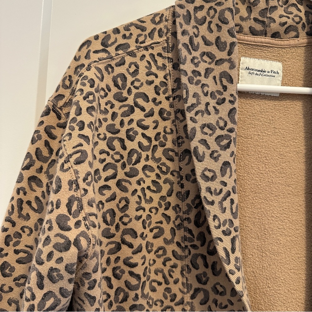 Abercrombie & Fitch Leopard Print Sweater Cardigan Size Small Women’s - Picture 2 of 12